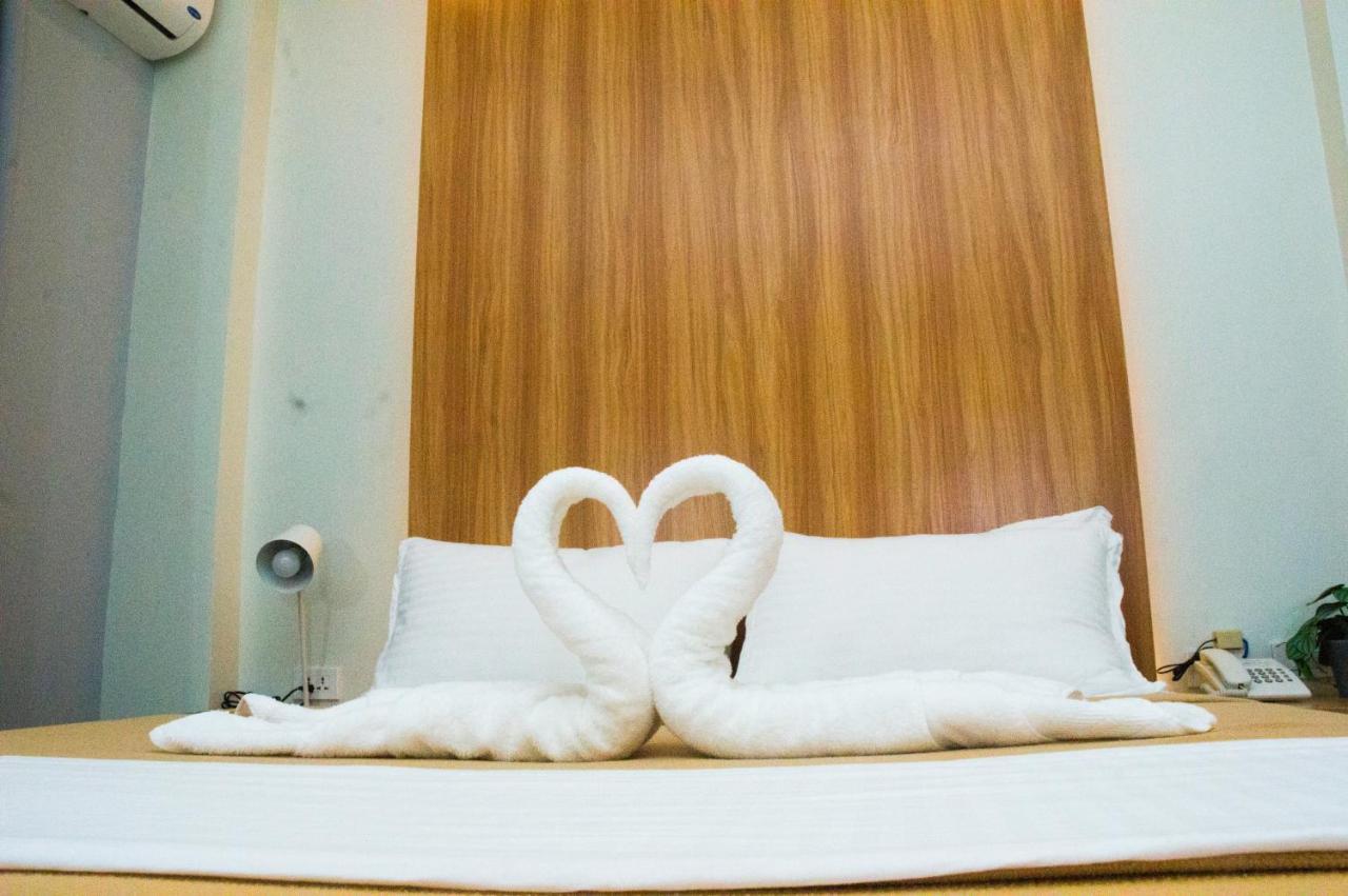 Elti Suites By Bluebookers Angeles Bagian luar foto