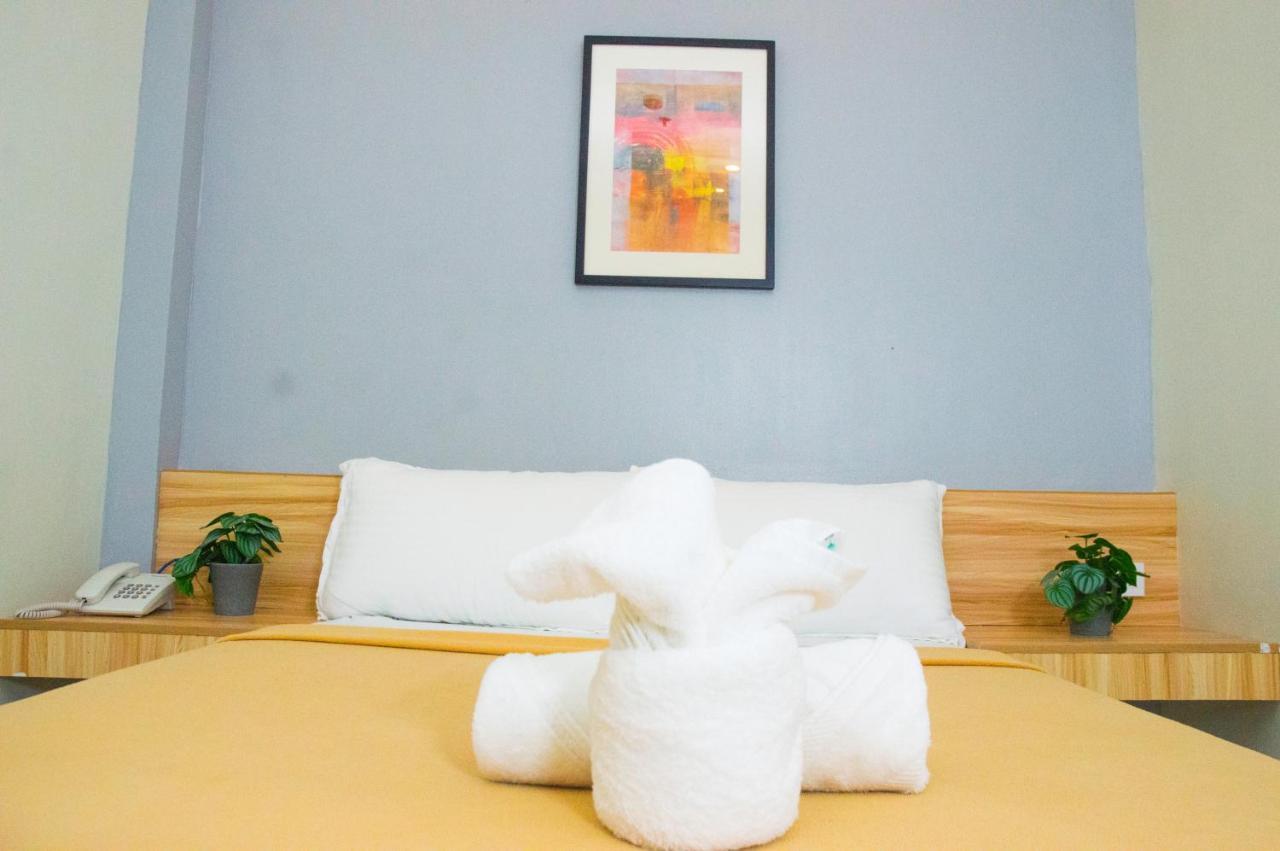 Elti Suites By Bluebookers Angeles Bagian luar foto