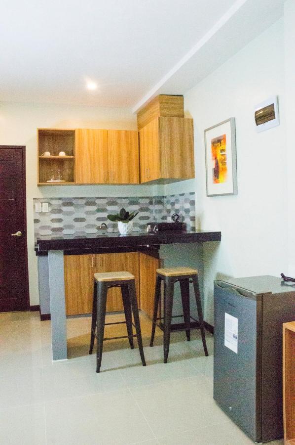 Elti Suites By Bluebookers Angeles Bagian luar foto
