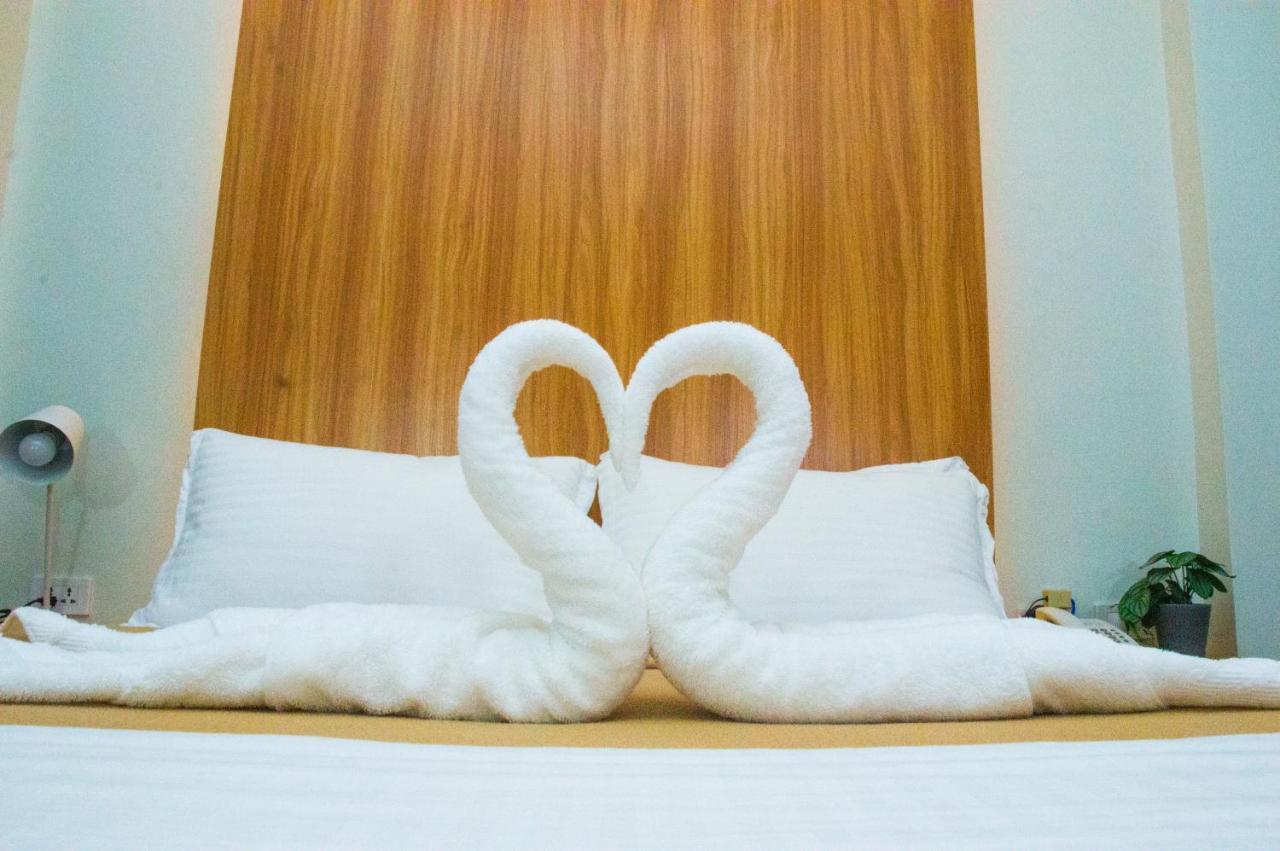 Elti Suites By Bluebookers Angeles Bagian luar foto
