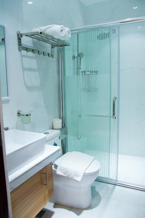 Elti Suites By Bluebookers Angeles Bagian luar foto